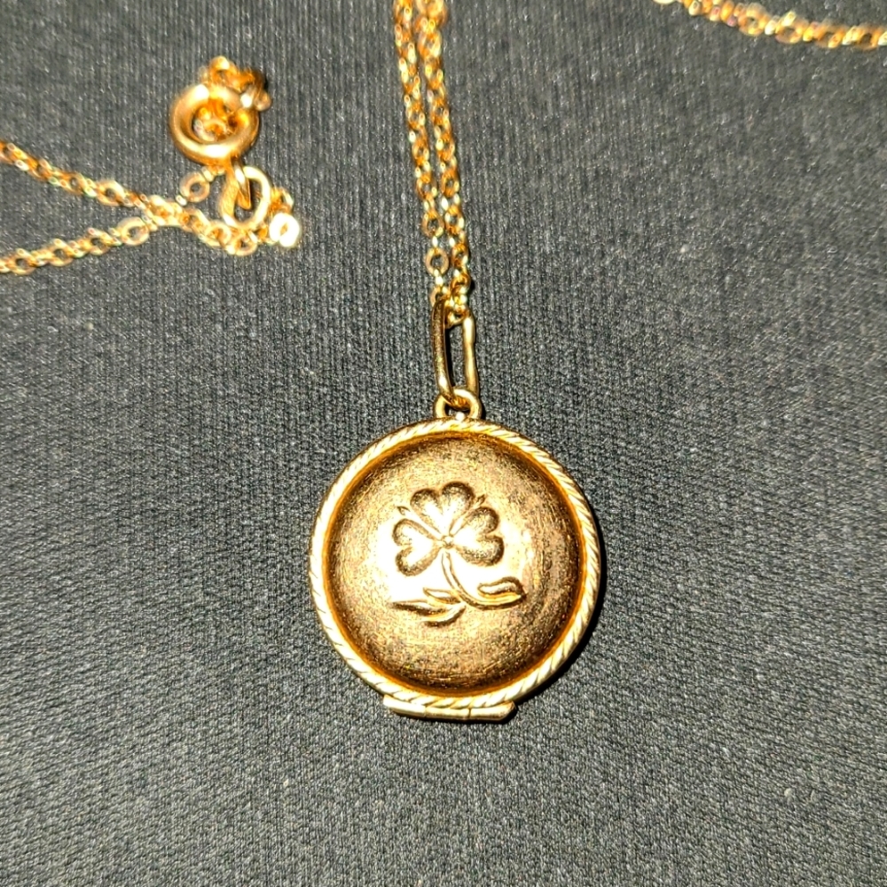 Russian vintage gold shamrock flower pendant with a necklace - Picture 2 of 11